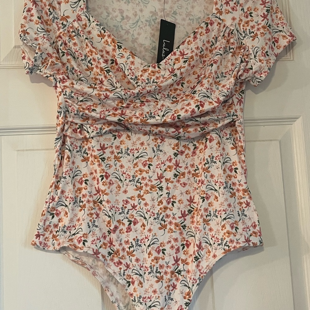 NWT NBW Lulu’s bodysuit Size L.  Very soft and cute with Ivory floral print.